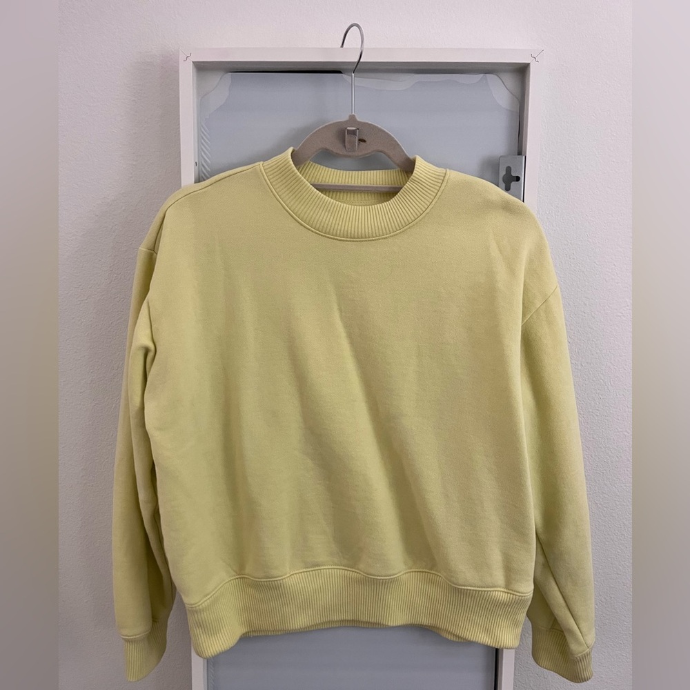 A New Day Pale Yellow Pullover Crew Neck Sweatshirt